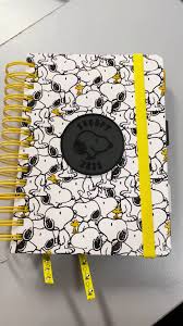 Agenda Snoopy amarilla y negra