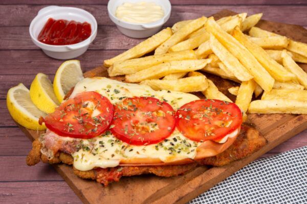 Milanesas a la napolitana con papas fritas